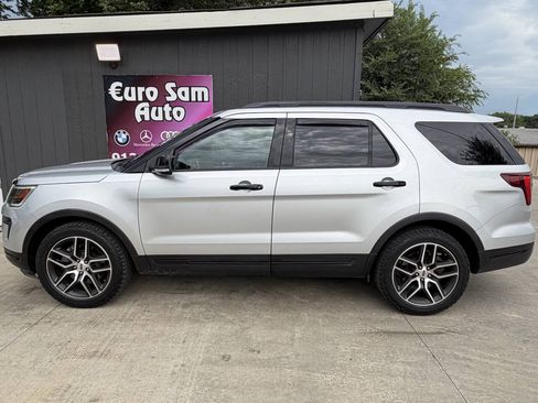Used 2019 Ford Explorer Sport AWD/4WD image 4