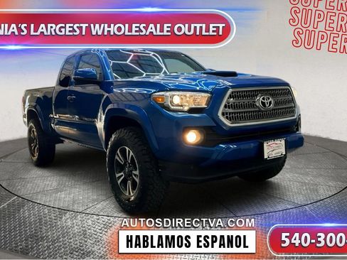Used 2017 Toyota Tacoma TRD Sport image 1