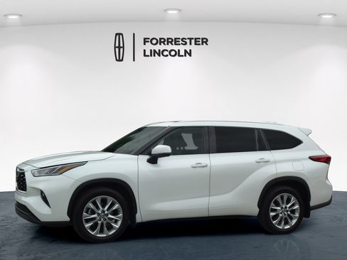 Used 2022 Toyota Highlander Limited AWD/4WD image 6