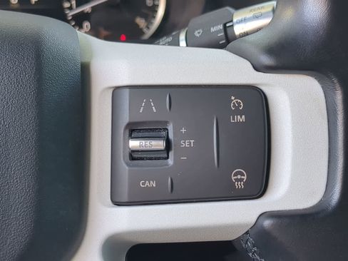 Used 2022 Land Rover Defender 110 X-Dynamic SE image 27