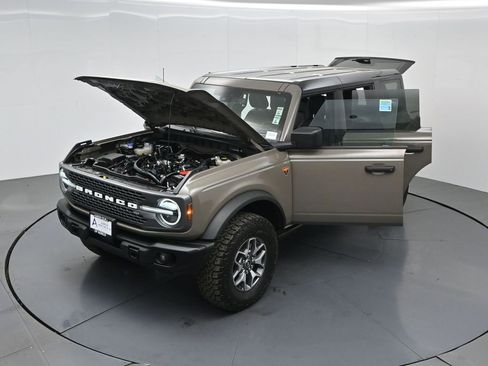 Used 2025 Ford Bronco Badlands image 34