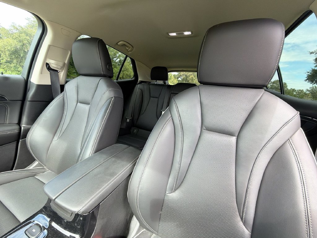 Used 2023 Buick Envision Essence AWD/4WD image 19