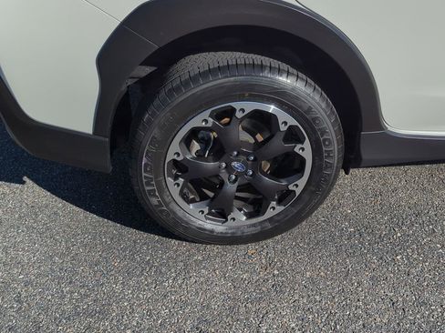 Used 2022 Subaru Crosstrek 2.0i Premium w/ Moonroof Package image 8