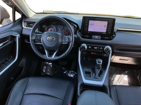 Used 2021 Toyota RAV4 XLE Premium image 15