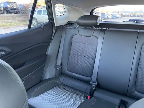 Used 2025 Chevrolet Trax LT image 42
