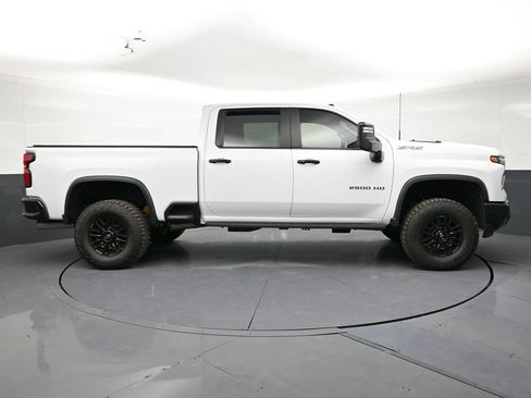 Used 2024 Chevrolet Silverado 2500 ZR2 w/ Technology Package AWD/4WD image 6