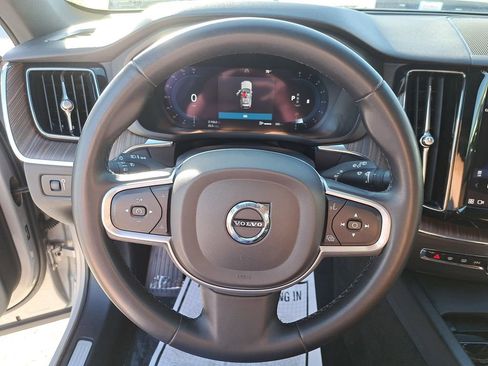 Used 2022 Volvo XC60 B5 Momentum w/ Advanced Package image 20