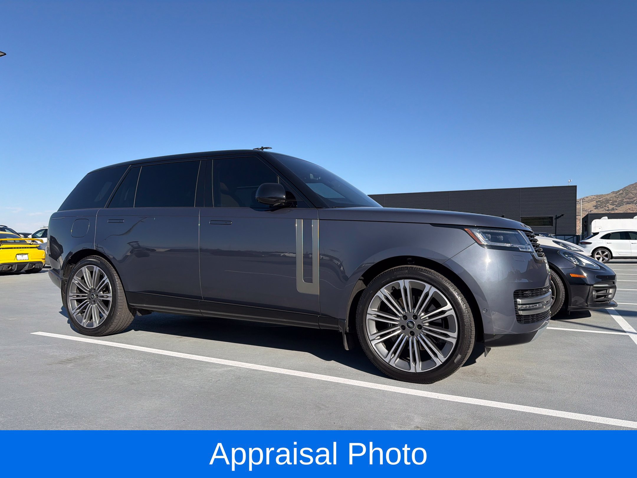 Used 2025 Land Rover Range Rover Long Wheelbase SE AWD/4WD image 2