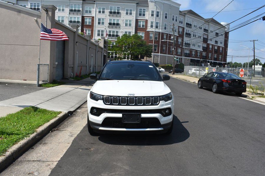 Used 2023 Jeep Compass Limited w/ Sun and Sound Group AWD/4WD image 3