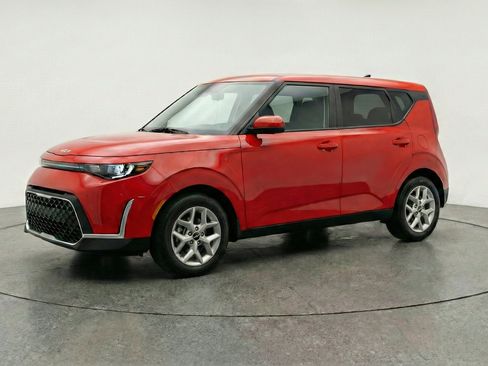 Used 2025 Kia Soul LX w/ LX Technology Package FWD image 3