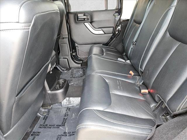 Used 2014 Jeep Wrangler Unlimited Sahara w/ Connectivity Group AWD/4WD image 17