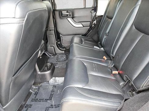 Used 2014 Jeep Wrangler Unlimited Sahara w/ Connectivity Group AWD/4WD image 17