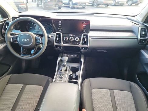 Used 2023 Kia Sorento LX image 16