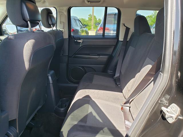 Used 2015 Jeep Patriot Latitude AWD/4WD image 13