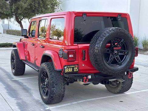 Used 2018 Jeep Wrangler Unlimited Sahara w/ Safety Group AWD/4WD image 5