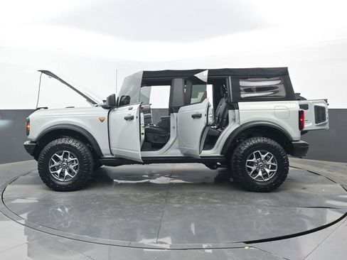 Used 2021 Ford Bronco Badlands image 32