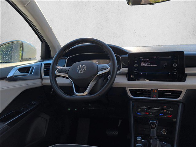 Used 2025 Volkswagen Taos SE AWD/4WD image 22