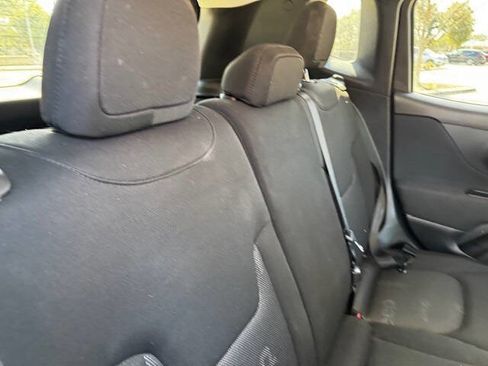 Used 2016 Jeep Renegade Latitude w/ Cold Weather Group image 21