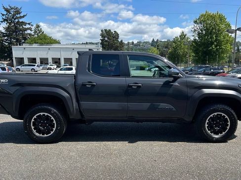 Certified 2025 Toyota Tacoma TRD Off-Road AWD/4WD image 4