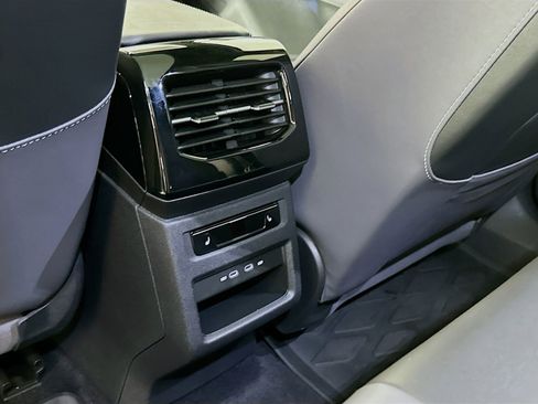 Used 2023 Volkswagen ID.4 Pro S Plus AWD/4WD image 26