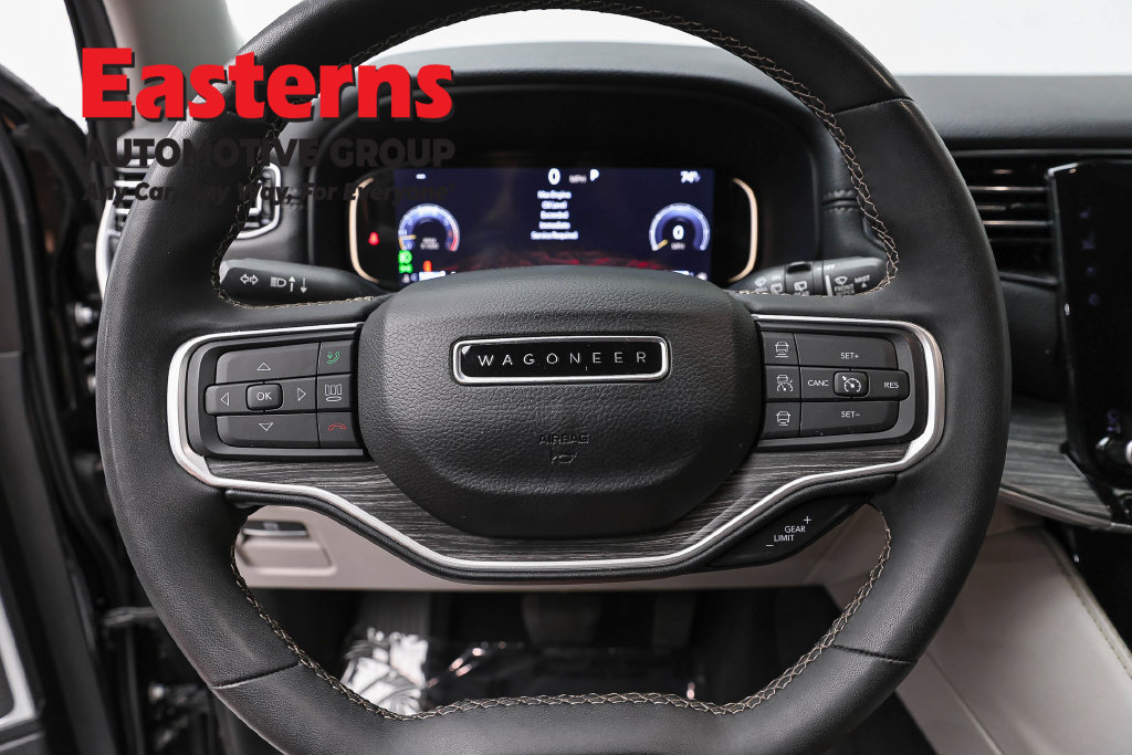 Used 2024 Jeep Wagoneer L Series II RWD image 12