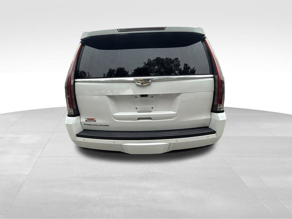 Used 2017 Cadillac Escalade Luxury AWD/4WD image 4