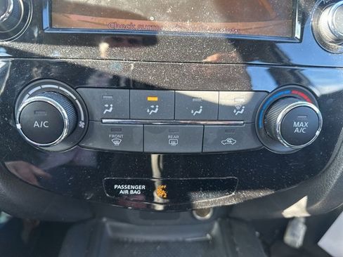 Used 2018 Nissan Rogue S image 18