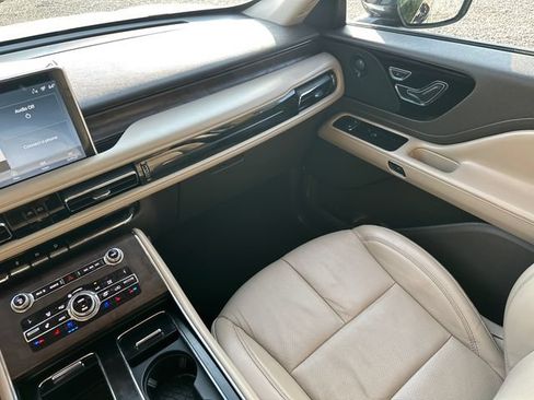 Used 2020 Lincoln Aviator Reserve w/ Elements Package Plus AWD/4WD image 22