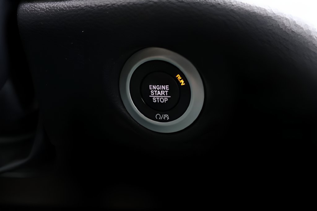 Used 2025 Chrysler Pacifica Select FWD image 37