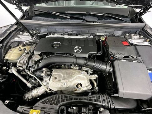 Used 2022 Mercedes-Benz GLB 250 4MATIC w/ Premium Package Lite image 9