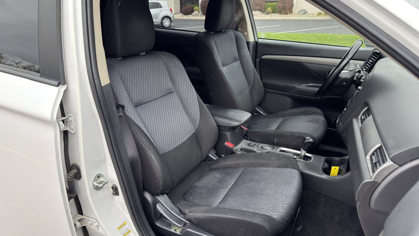Used 2014 Mitsubishi Outlander SE FWD image 29