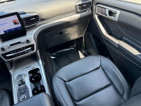 Used 2023 Ford Explorer XLT w/ Equipment Group 202A AWD/4WD image 16