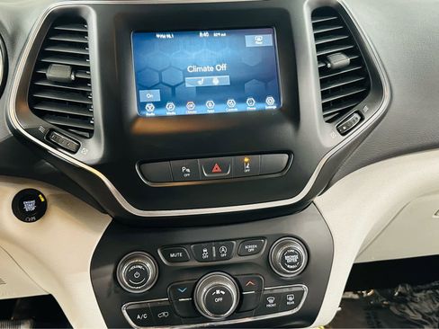 Certified 2021 Jeep Cherokee Latitude Lux AWD/4WD image 11