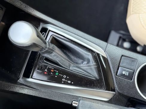 Used 2017 Toyota Corolla LE image 23