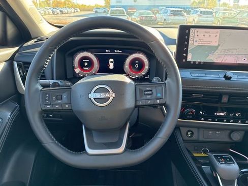 Used 2025 Nissan Rogue Platinum image 14