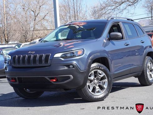 Used 2019 Jeep Cherokee Trailhawk w/ Cold Weather Group image 17