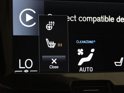 Used 2019 Volvo XC60 T5 Momentum w/ Multimedia Package image 8