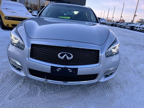Used 2019 INFINITI Q70 Luxe image 29