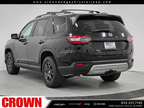 Used 2025 Honda Pilot TrailSport image 5