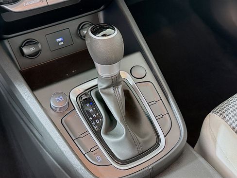 Used 2023 Hyundai Kona SE image 19