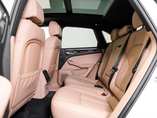 Certified 2026 Porsche Macan AWD/4WD image 25