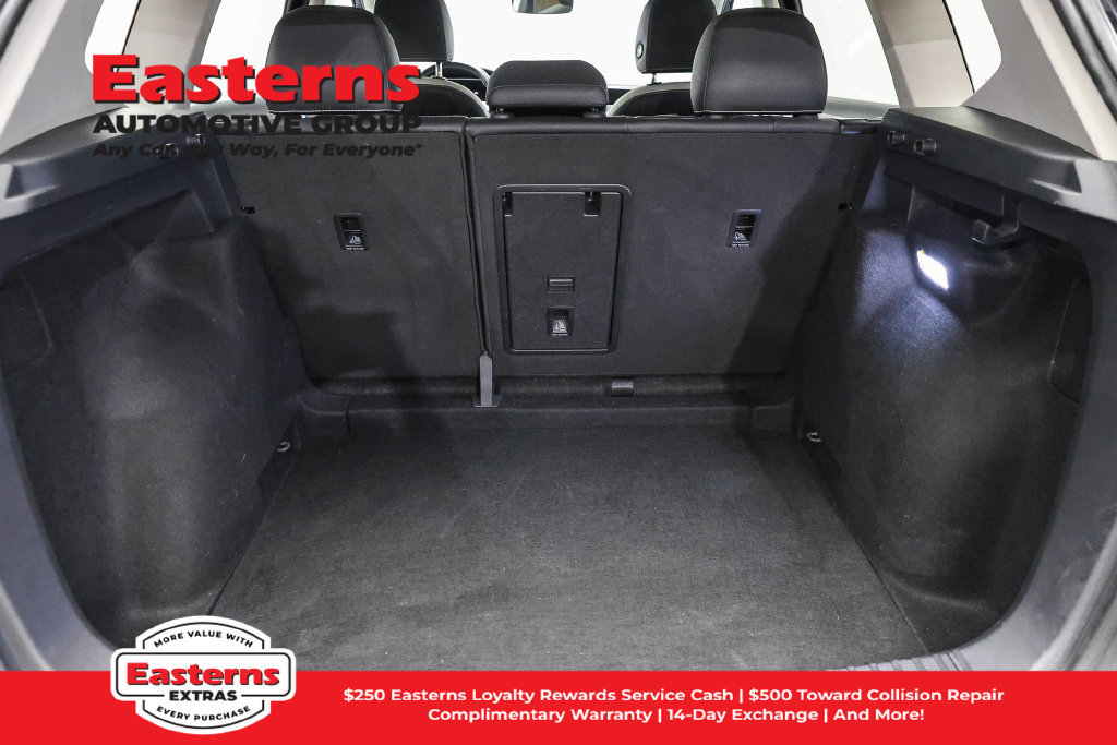 Used 2025 Volkswagen Taos SE FWD image 10