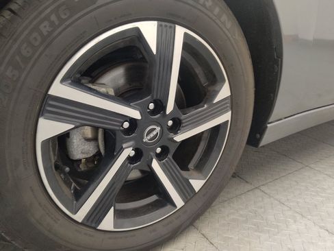 Used 2025 Nissan Sentra SV FWD image 31