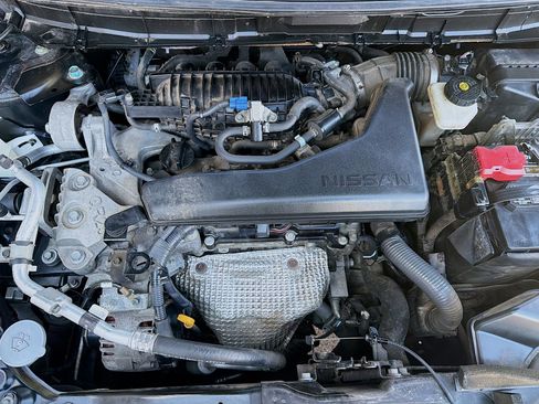 Used 2018 Nissan Rogue S image 32