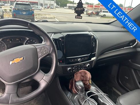 Used 2022 Chevrolet Traverse LT w/ LT Premium Package AWD/4WD image 10