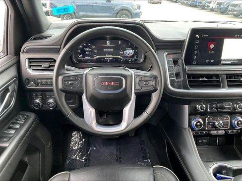 Used 2024 GMC Yukon XL SLT image 17