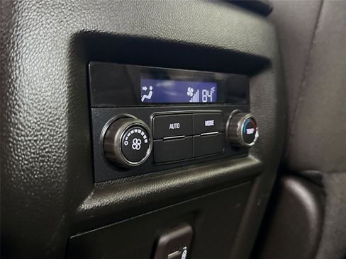 Used 2023 Chevrolet Traverse LT image 23