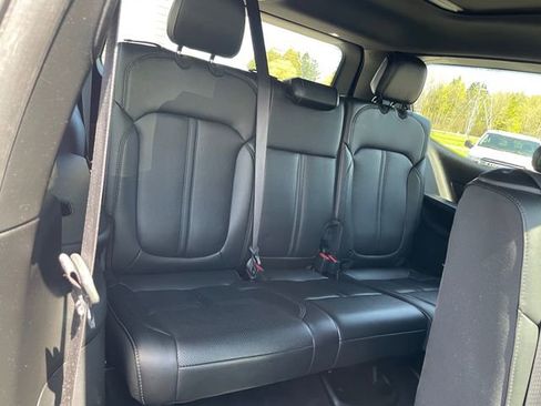 Used 2023 Jeep Wagoneer 4WD w/ Premium Group I image 15