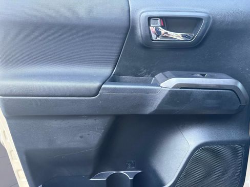 Used 2016 Toyota Tacoma TRD Off-Road image 19