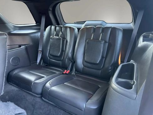 Used 2015 Ford Explorer XLT w/ Equipment Group 202A AWD/4WD image 17